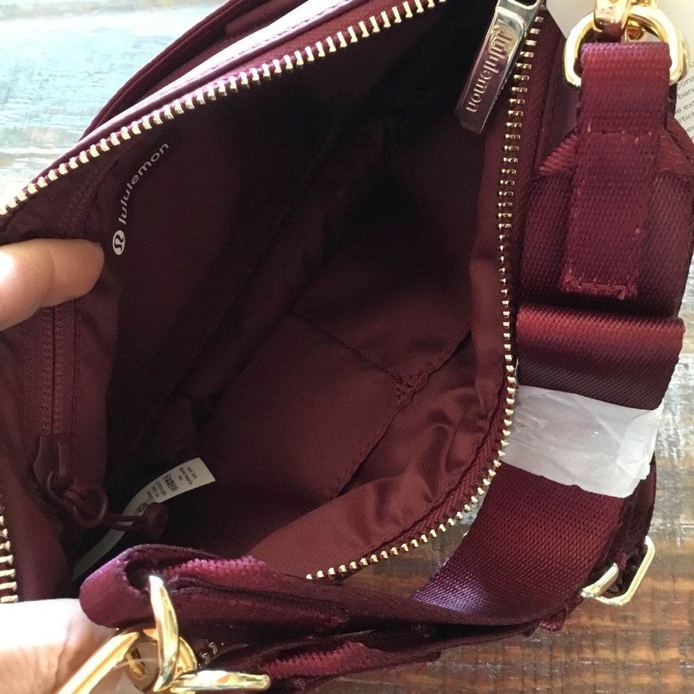 NEW Lululemon Adjustable Mini Shoulder Bag Wine Berry/Gold 3L - Picture 11 of 15